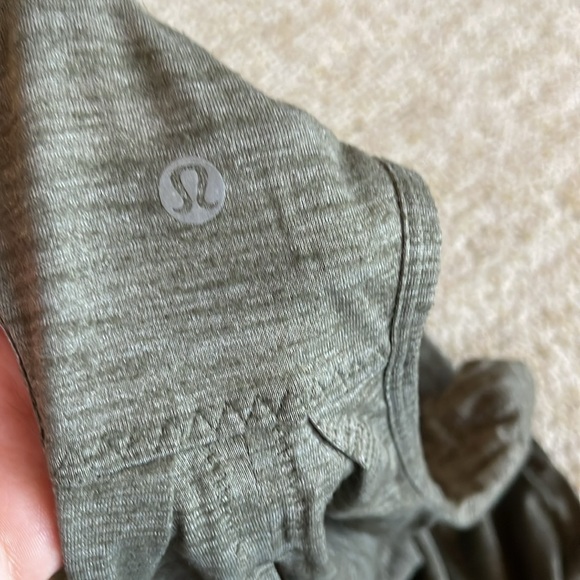 Women’s tank Lululemon sz 4 - Picture 4 of 4